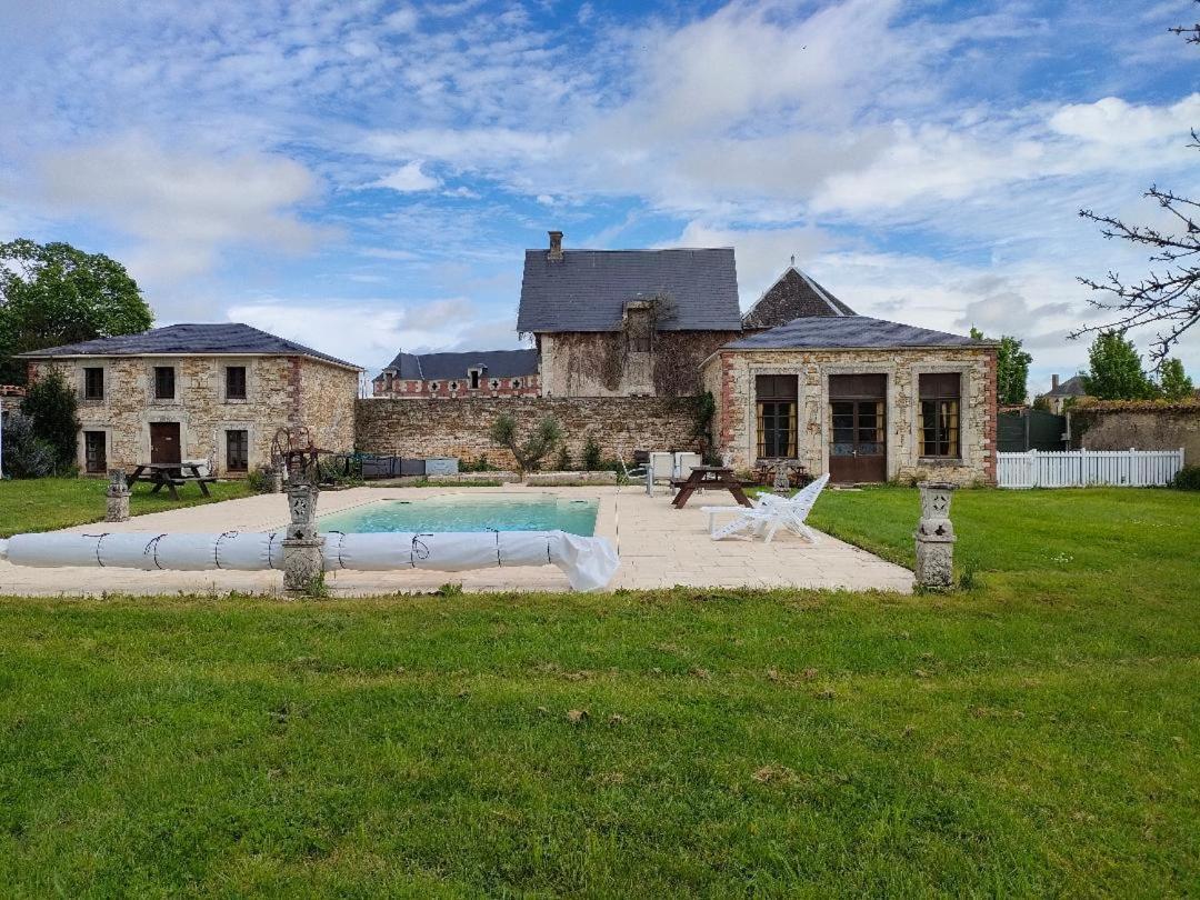 Chateau Le Puybelliard Bed and Breakfast Chantonnay Exterior foto